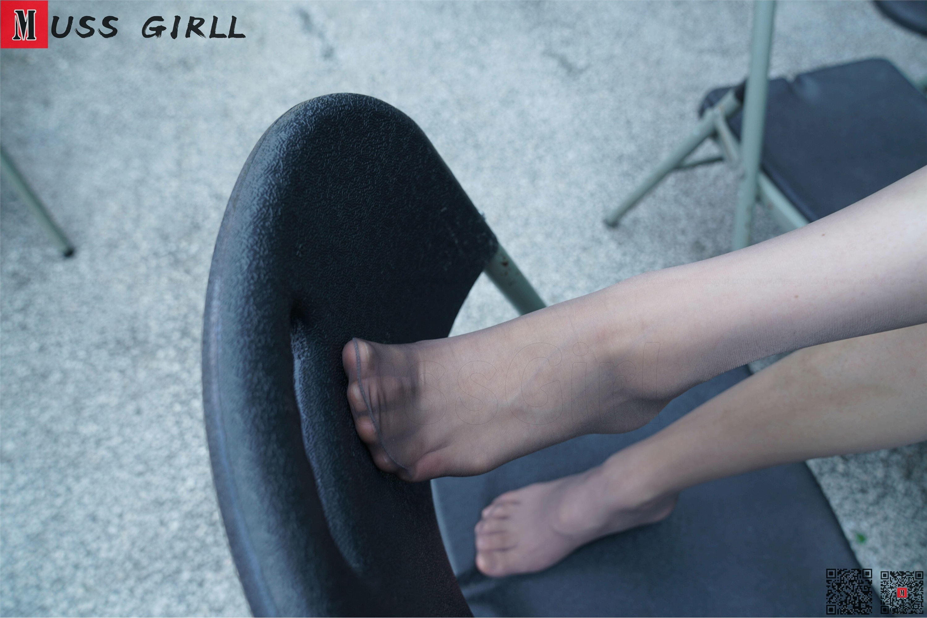 MussGirl慕丝女郎  NO.163 户外灰丝包臀裙